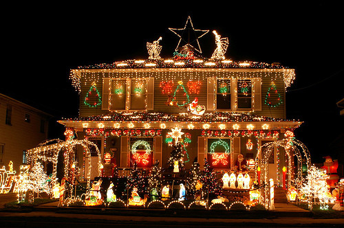 Unique Outdoor Christmas Decoration
 AROUND THE WORLD BY DIVA QUEEN THIS IS HOW PEOPLE
