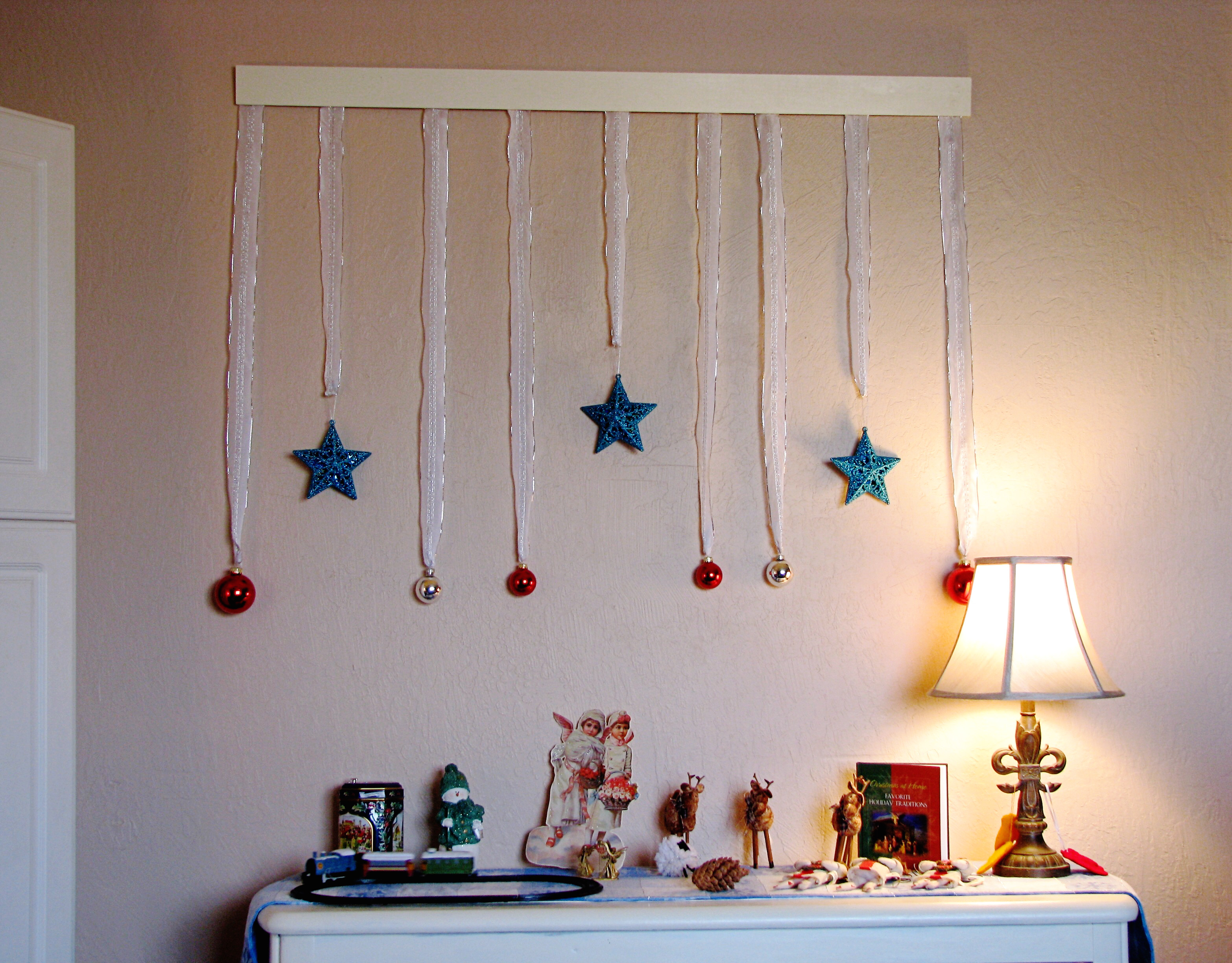 Wall Decor For Christmas
 Crafty Wall Decor for Christmas