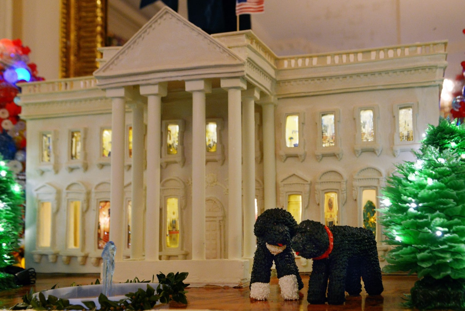 Whitehouse Christmas Tree Lighting 2019
 White House holiday decor goes digital with dog bots and