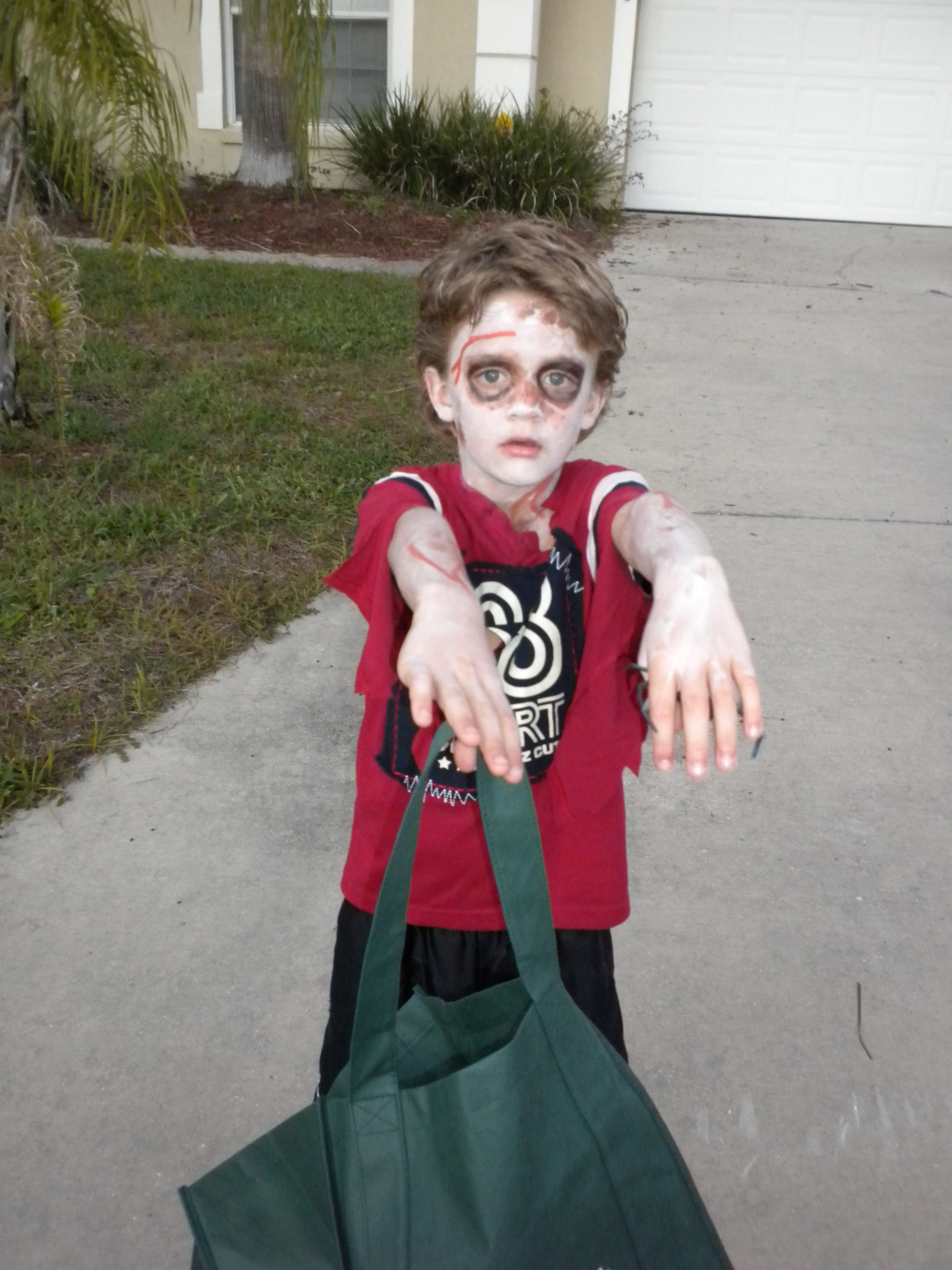 Zombie DIY Costume
 DIY Halloween Costumes